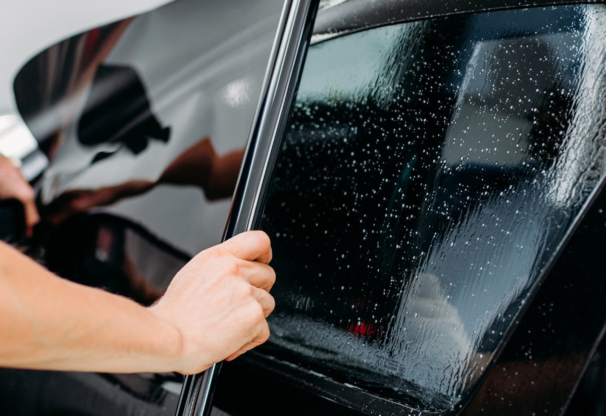 Aplica��o de pel�cula Car Tint